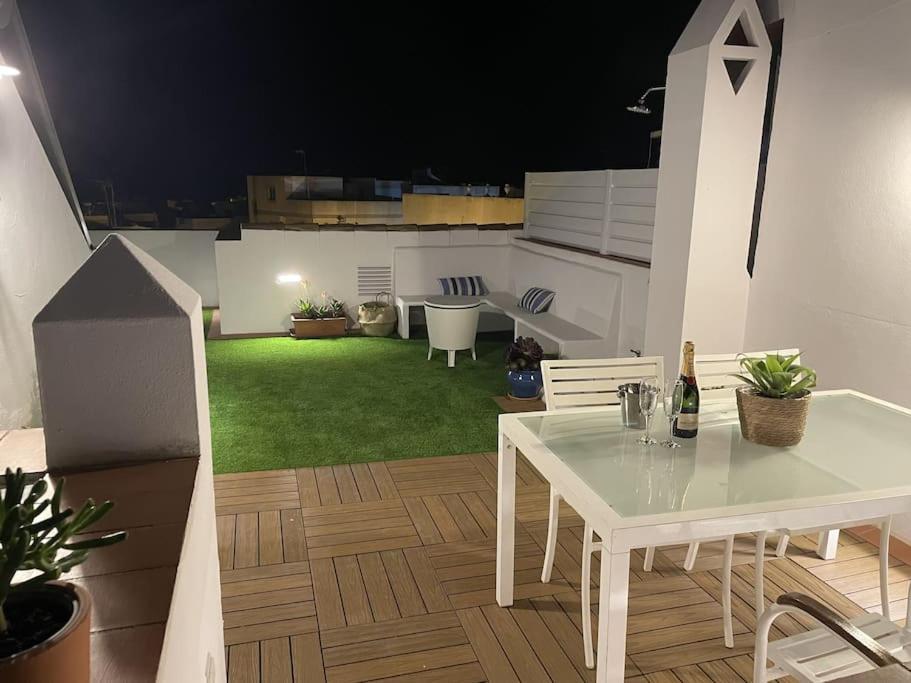 Casa Lola Conil, Azotea Al Mar Y Parking Solo Familias O Parejas Villa Conil De La Frontera Exterior photo